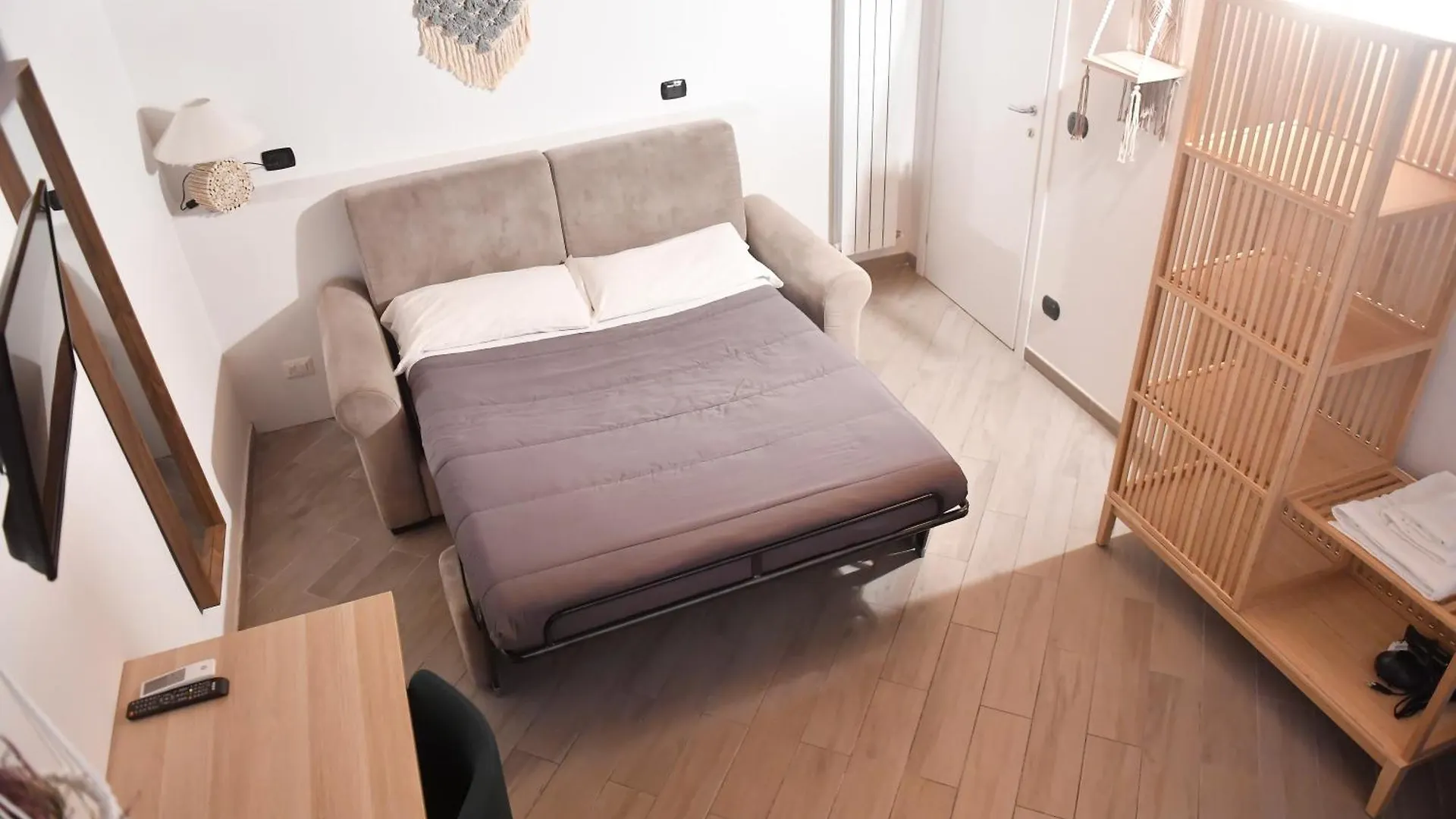 Chiaia 100 Rooms Napoli 0*,  Italia