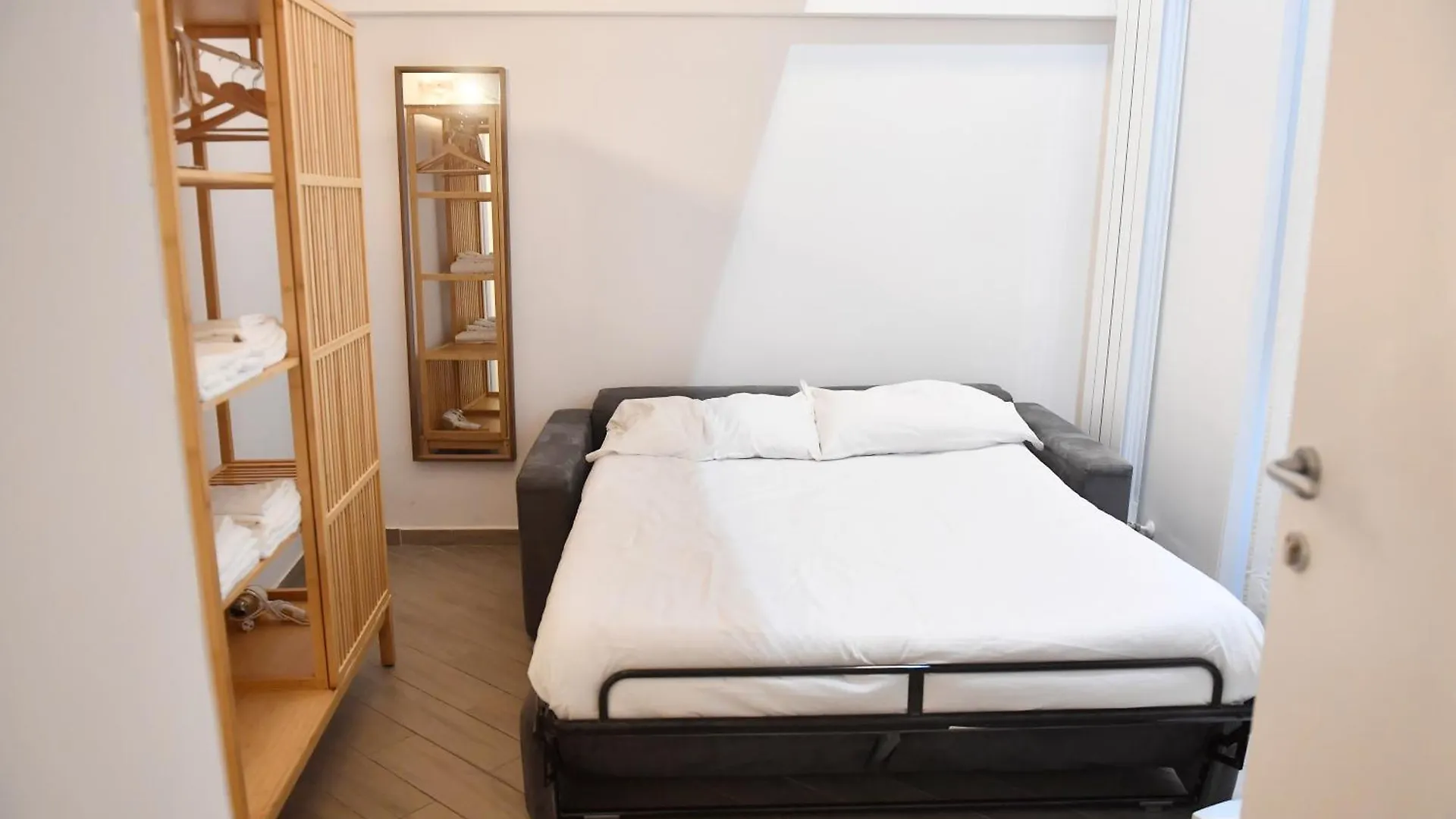 Chiaia 100 Rooms Nápoles Bed and breakfast